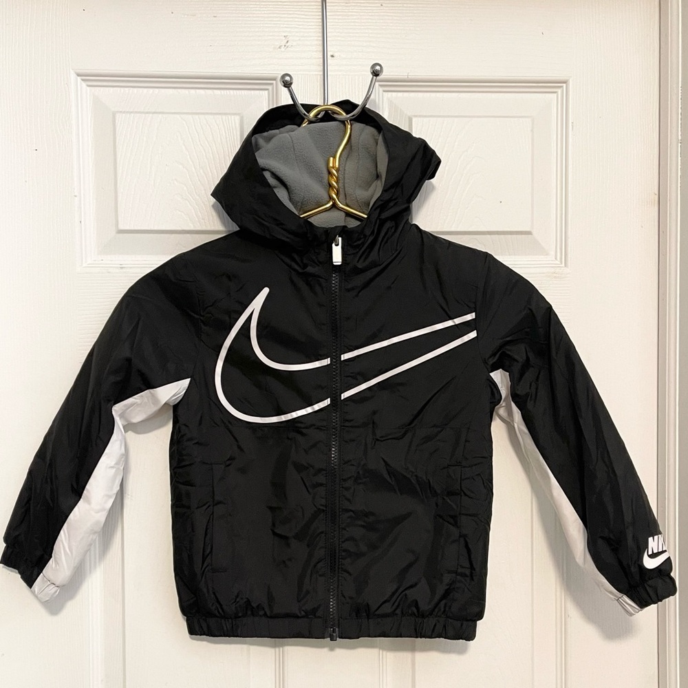 New Nike fleece lined boys windbreaker size 4 black/grey